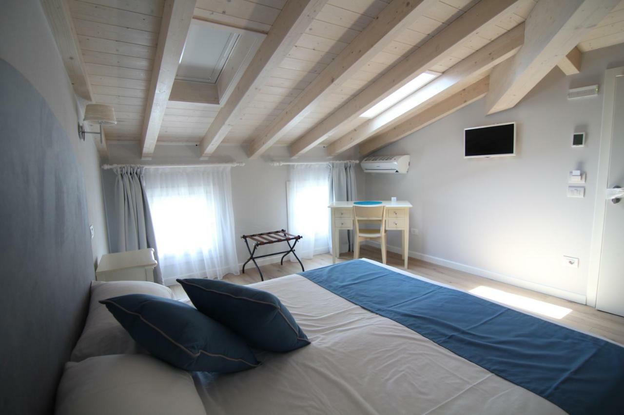 Spagnoi Rooms Castelnuovo del Garda Bagian luar foto