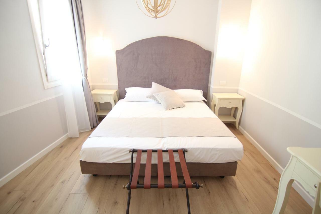 Spagnoi Rooms Castelnuovo del Garda Bagian luar foto