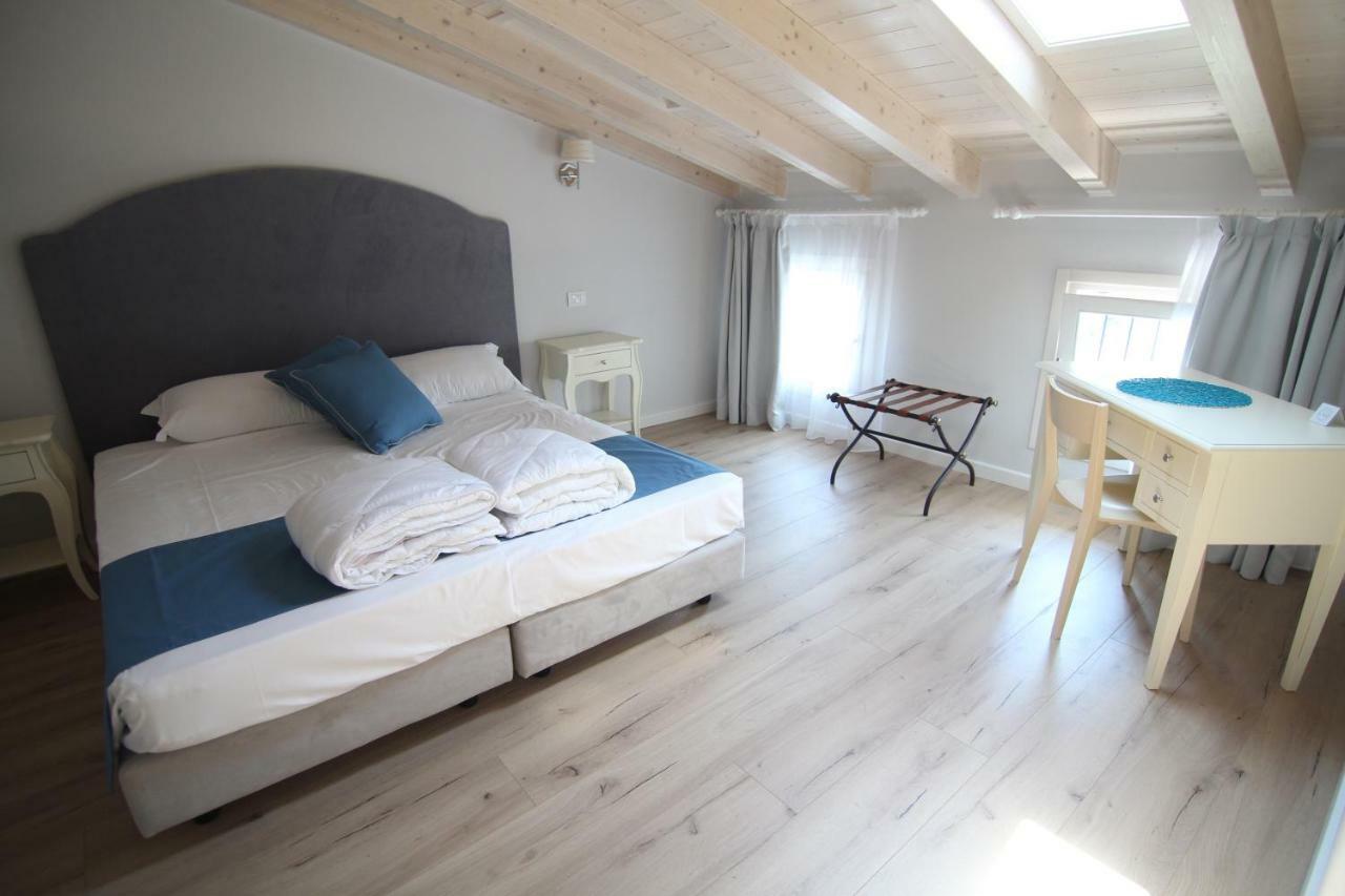 Spagnoi Rooms Castelnuovo del Garda Bagian luar foto