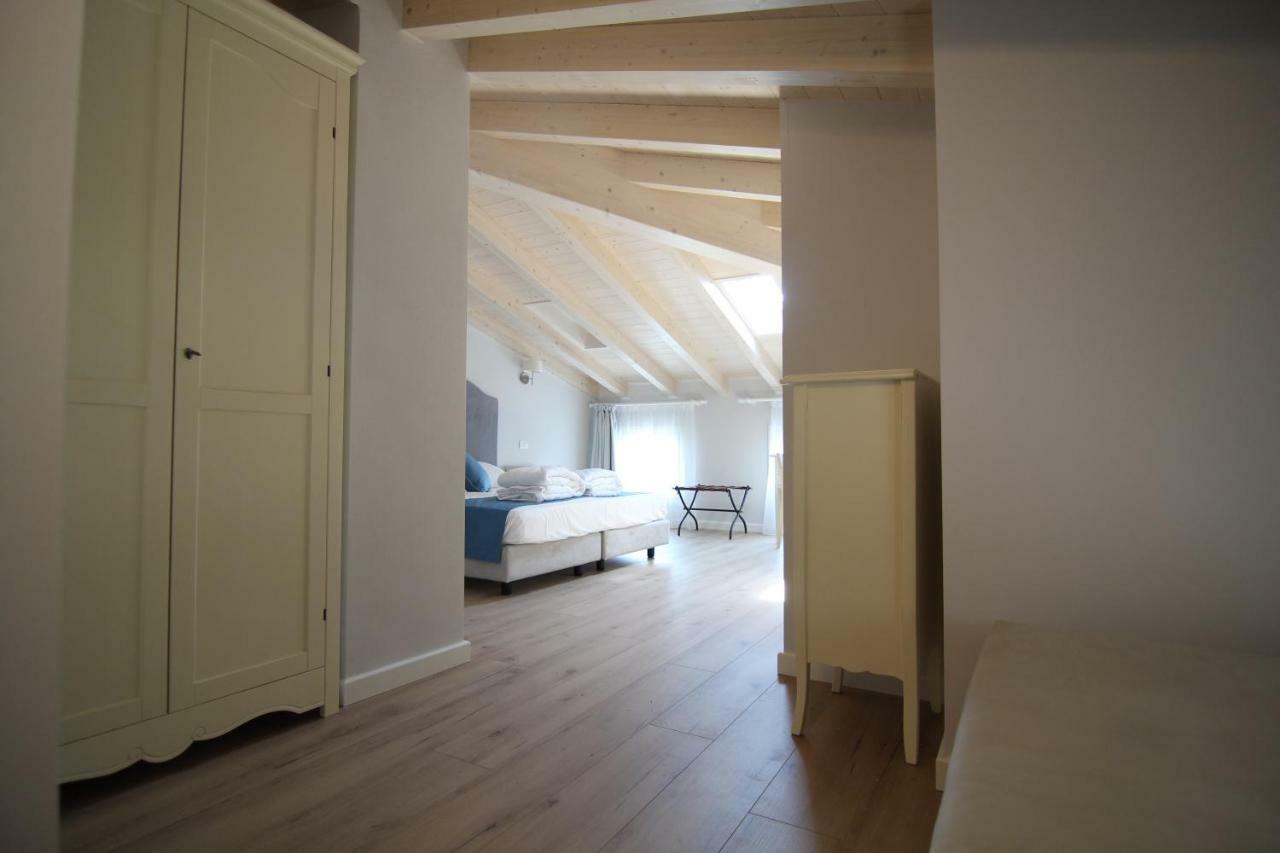 Spagnoi Rooms Castelnuovo del Garda Bagian luar foto