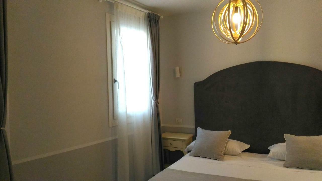Spagnoi Rooms Castelnuovo del Garda Bagian luar foto