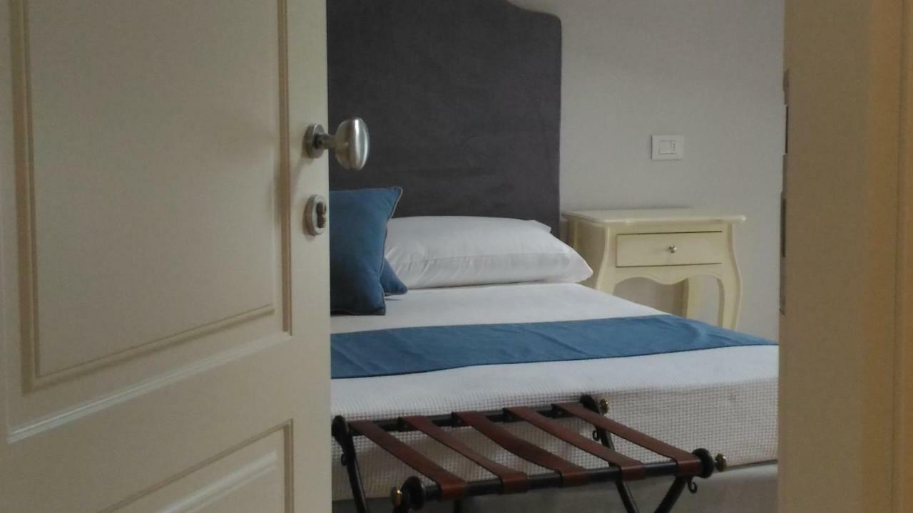 Spagnoi Rooms Castelnuovo del Garda Bagian luar foto