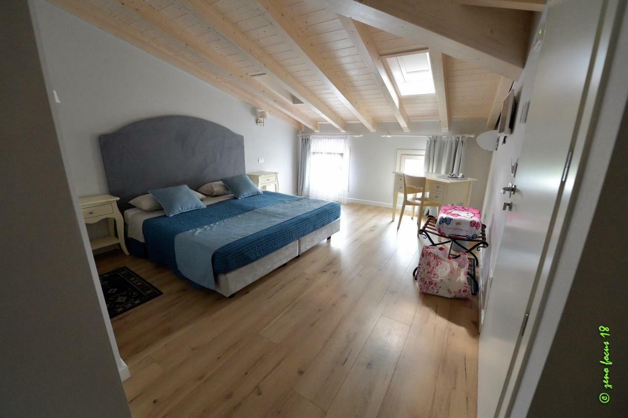 Spagnoi Rooms Castelnuovo del Garda Bagian luar foto